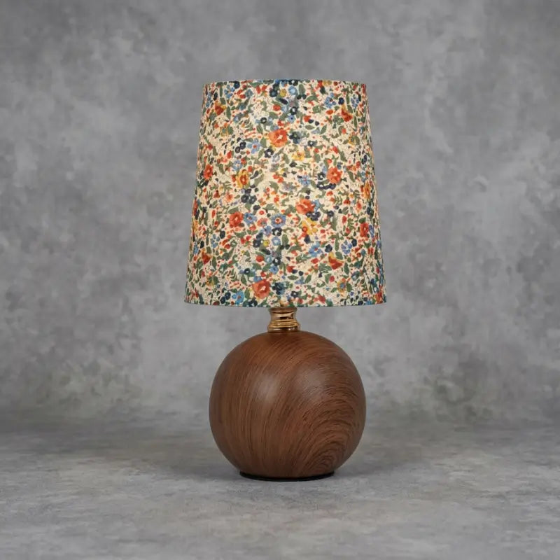 Abajur de Mesa Cúpula de Tecido Floral Clássico - Ilúmine Decor