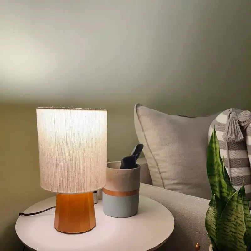 Abajur de Mesa Minimalista Cúpula de Linho - Ilúmine Decor