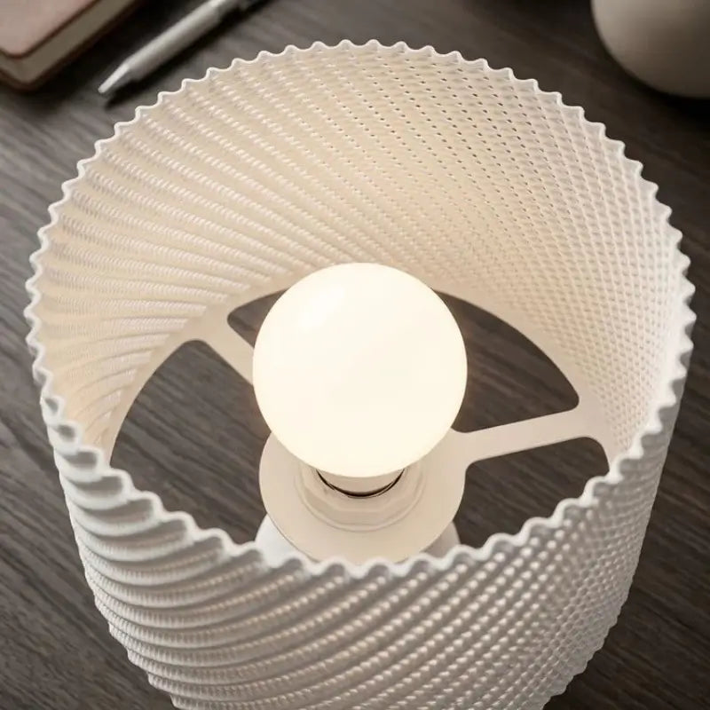Abajur de Mesa Texturizado com Cúpula Estilo Crochê para Quarto - Ilúmine Decor