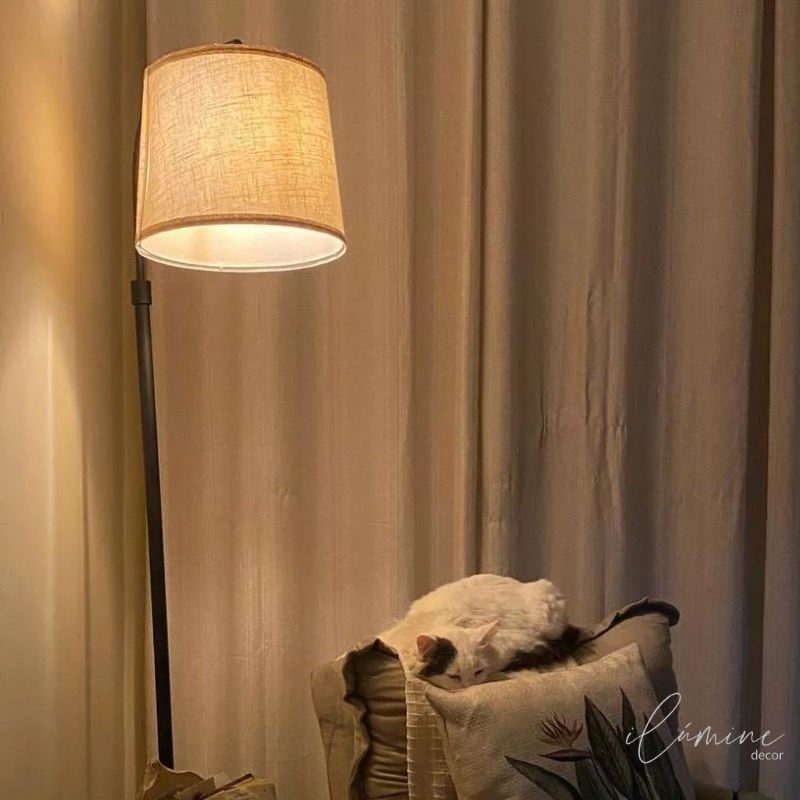 Luminária de Chão Dimerizável com 3 Níveis de Iluminação - Ilúmine Decor