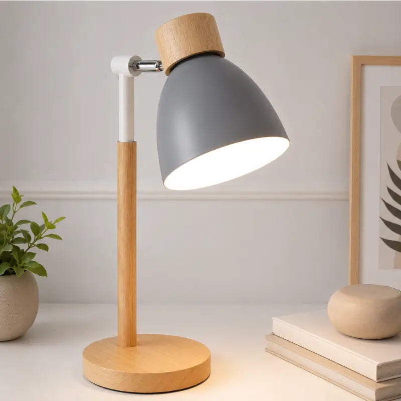 Luminária de Mesa Retrátil em Madeira Articulável 360° - IlúmineDecor