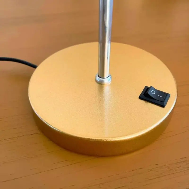 Luminária de Mesa com Cúpula Pétala Tecido e Interruptor - Ilúmine Decor