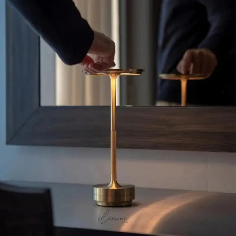 Luminária de Mesa LED Sem Fio 3 Tons de Luz - Ilúmine Decor