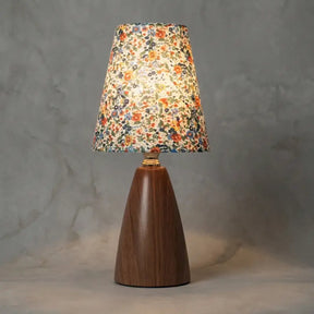 Abajur de Mesa Cúpula de Tecido Floral Clássico - Ilúmine Decor