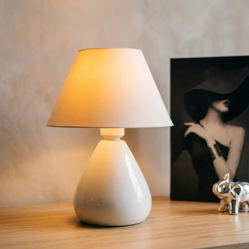 Abajur de Mesa Gota em Cêramica Para Quarto - Ilúmine Decor