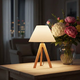 Abajur de Mesa em Madeira Tripé para Quarto - Ilúmine Decor