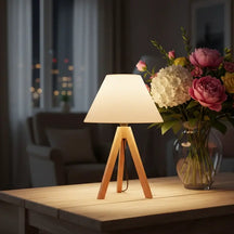 Abajur de Mesa em Madeira Tripé para Quarto - Ilúmine Decor