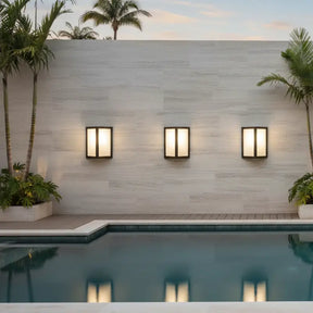 Arandela de Parede Externa Triangular Alumínio e Vidros - Ilúmine Decor