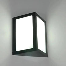 Arandela de Parede Externa Triangular Alumínio e Vidros - Ilúmine Decor