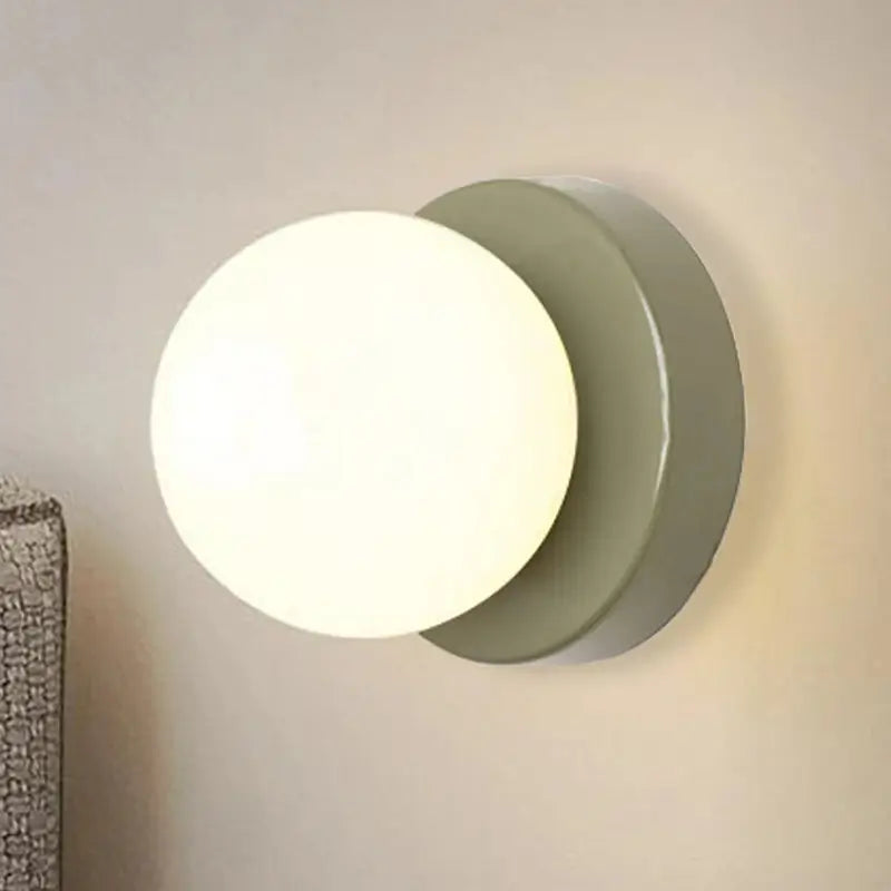 Arandela de Parede Minimalista com Globo de Vidro