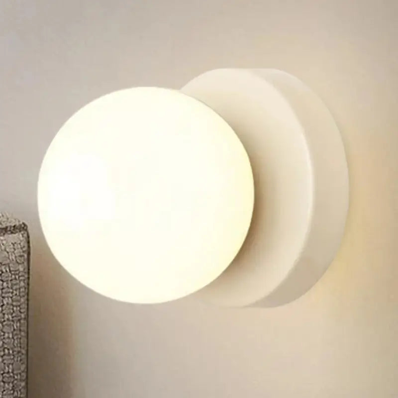 Arandela de Parede Minimalista com Globo de Vidro