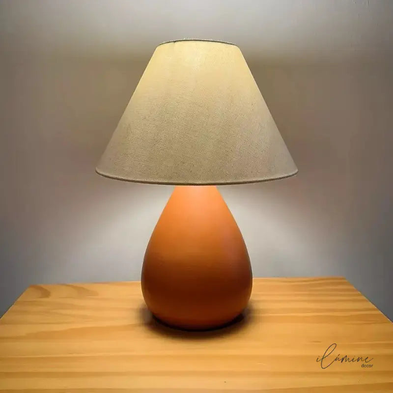 Abajur de mesa em Cerâmica com Cúpula de Linho - Ilúmine Decor