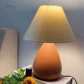 Abajur de mesa em Cerâmica com Cúpula de Linho - Ilúmine Decor