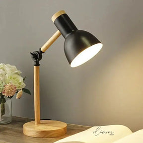 Luminária de Mesa Articulada Acabamento em Madeira - Ilúmine Decor