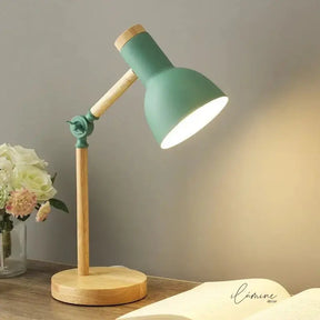 Luminária de Mesa Articulada Acabamento em Madeira - Ilúmine Decor