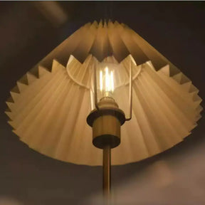Luminária de Mesa Recarregável Retrô com Cúpula Tecido - Ilúmine Decor