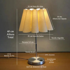 Luminária de Mesa com Cúpula Pétala Tecido e Interruptor - Ilúmine Decor